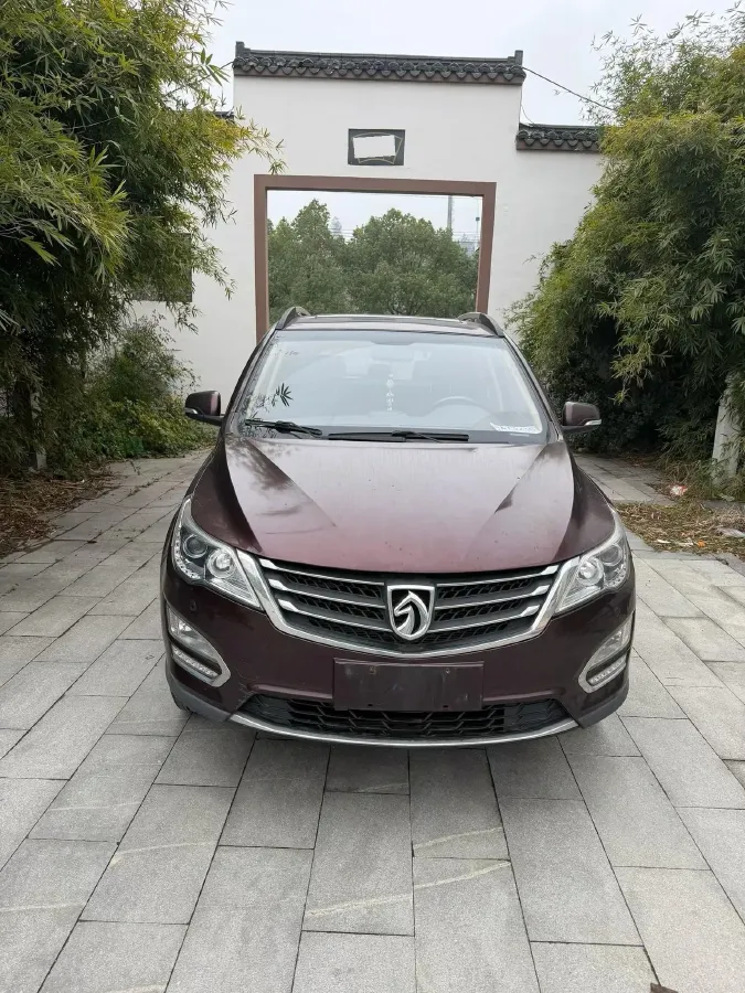 2016 BaoJun 560 1.5T 150HP L4 6MT,autocango,china used car exporter,china ev exporter,chinese used car exporter,chinese used ev exporter