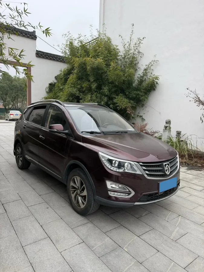 2016 BaoJun 560 1.5T 150HP L4 6MT,autocango,china used car exporter,china ev exporter,chinese used car exporter,chinese used ev exporter
