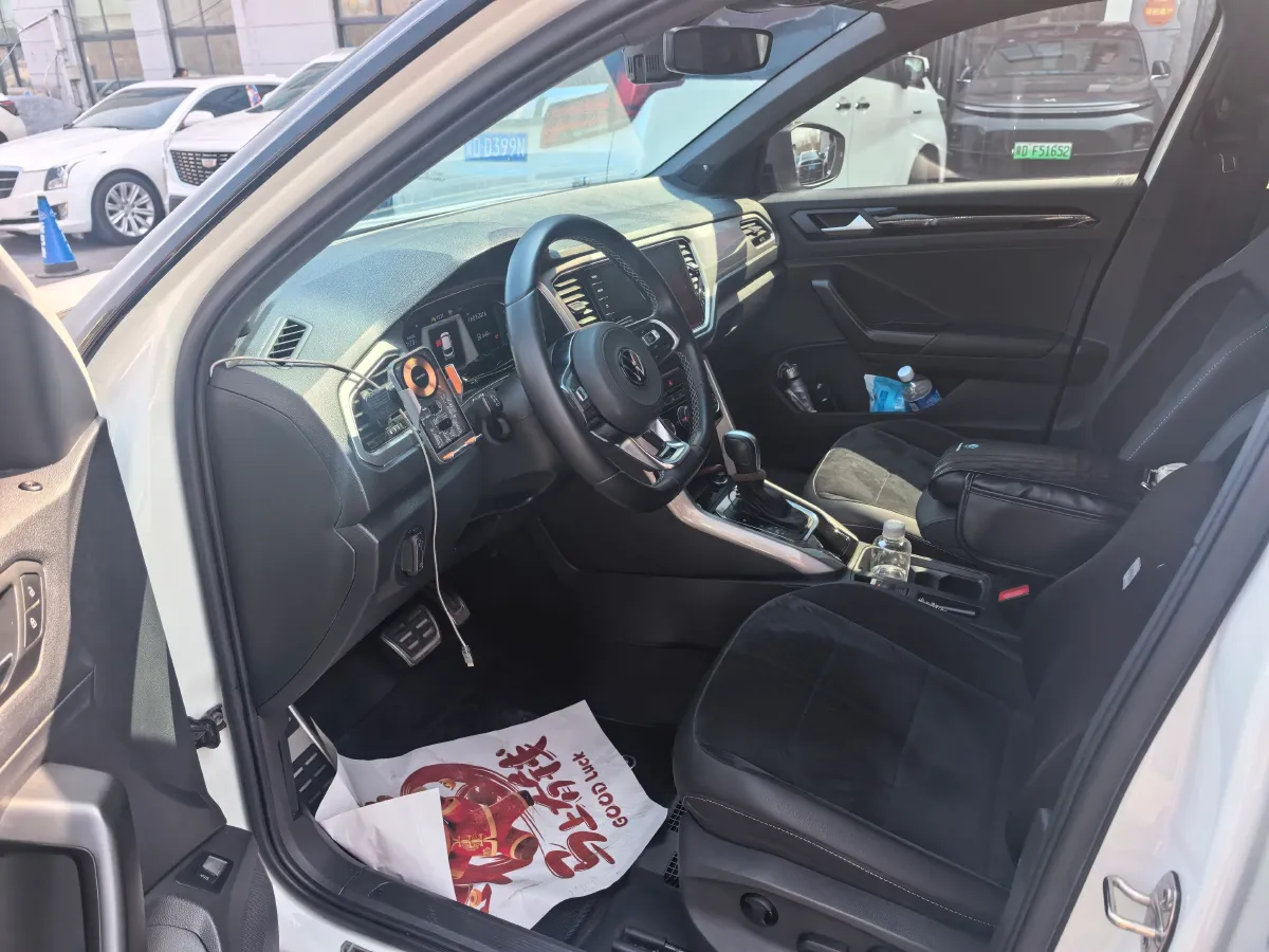 2021 Volkswagen T-Roc 1.4T 150HP L4 7DCT,autocango,china used car exporter,china ev exporter,chinese used car exporter,chinese used ev exporter