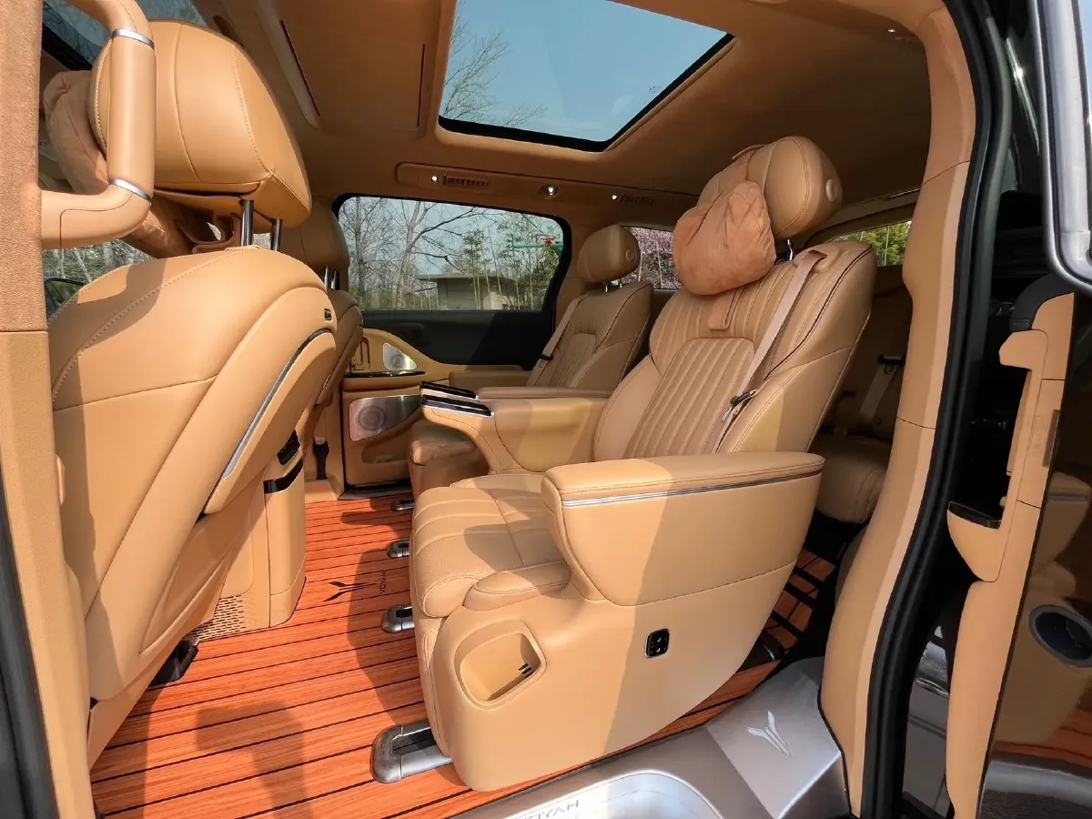 2025 Voyah Dream 1.5T 150HP L4 PHEV 41.7KWH,autocango,china used car exporter,china ev exporter,chinese used car exporter,chinese used ev exporter