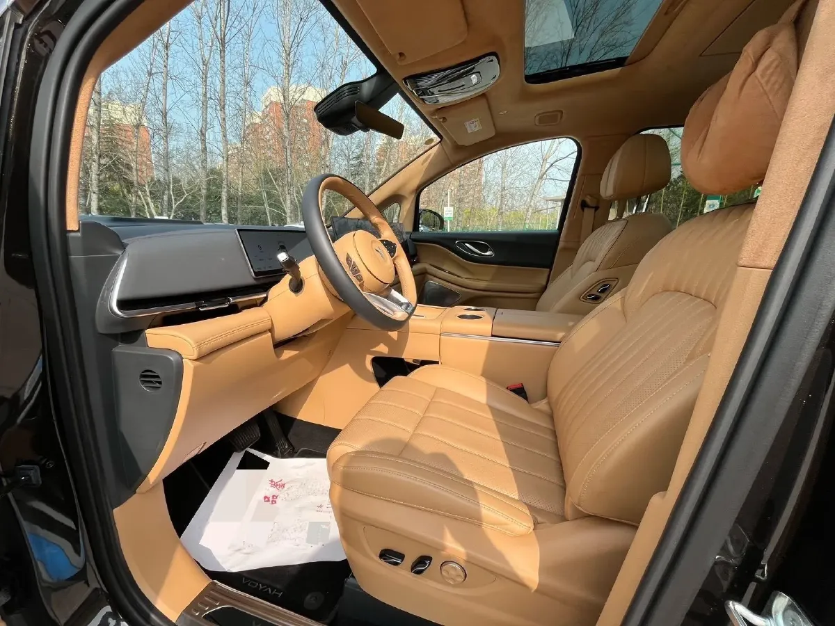 2025 Voyah Dream 1.5T 150HP L4 PHEV 41.7KWH,autocango,china used car exporter,china ev exporter,chinese used car exporter,chinese used ev exporter