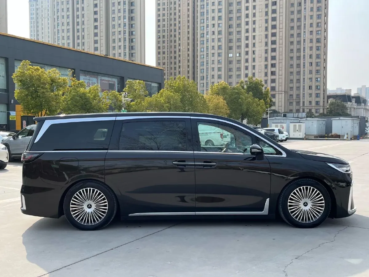 2025 Voyah Dream 1.5T 150HP L4 PHEV 41.7KWH,autocango,china used car exporter,china ev exporter,chinese used car exporter,chinese used ev exporter
