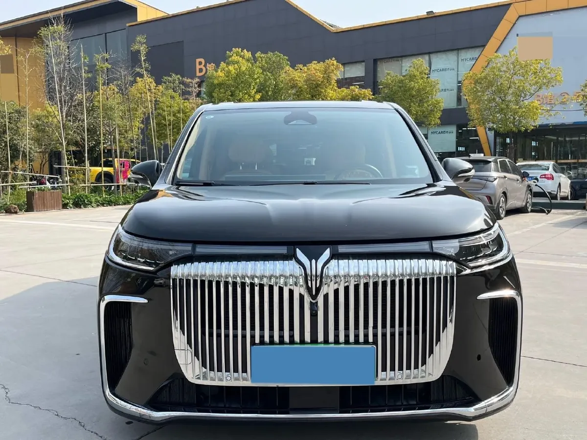 2025 Voyah Dream 1.5T 150HP L4 PHEV 41.7KWH,autocango,china used car exporter,china ev exporter,chinese used car exporter,chinese used ev exporter