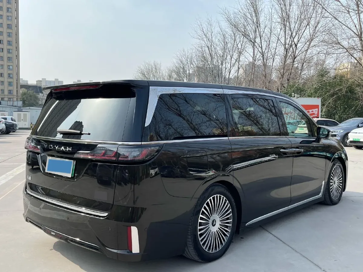 2025 Voyah Dream 1.5T 150HP L4 PHEV 41.7KWH,autocango,china used car exporter,china ev exporter,chinese used car exporter,chinese used ev exporter