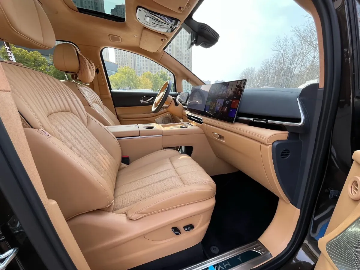 2025 Voyah Dream 1.5T 150HP L4 PHEV 41.7KWH,autocango,china used car exporter,china ev exporter,chinese used car exporter,chinese used ev exporter