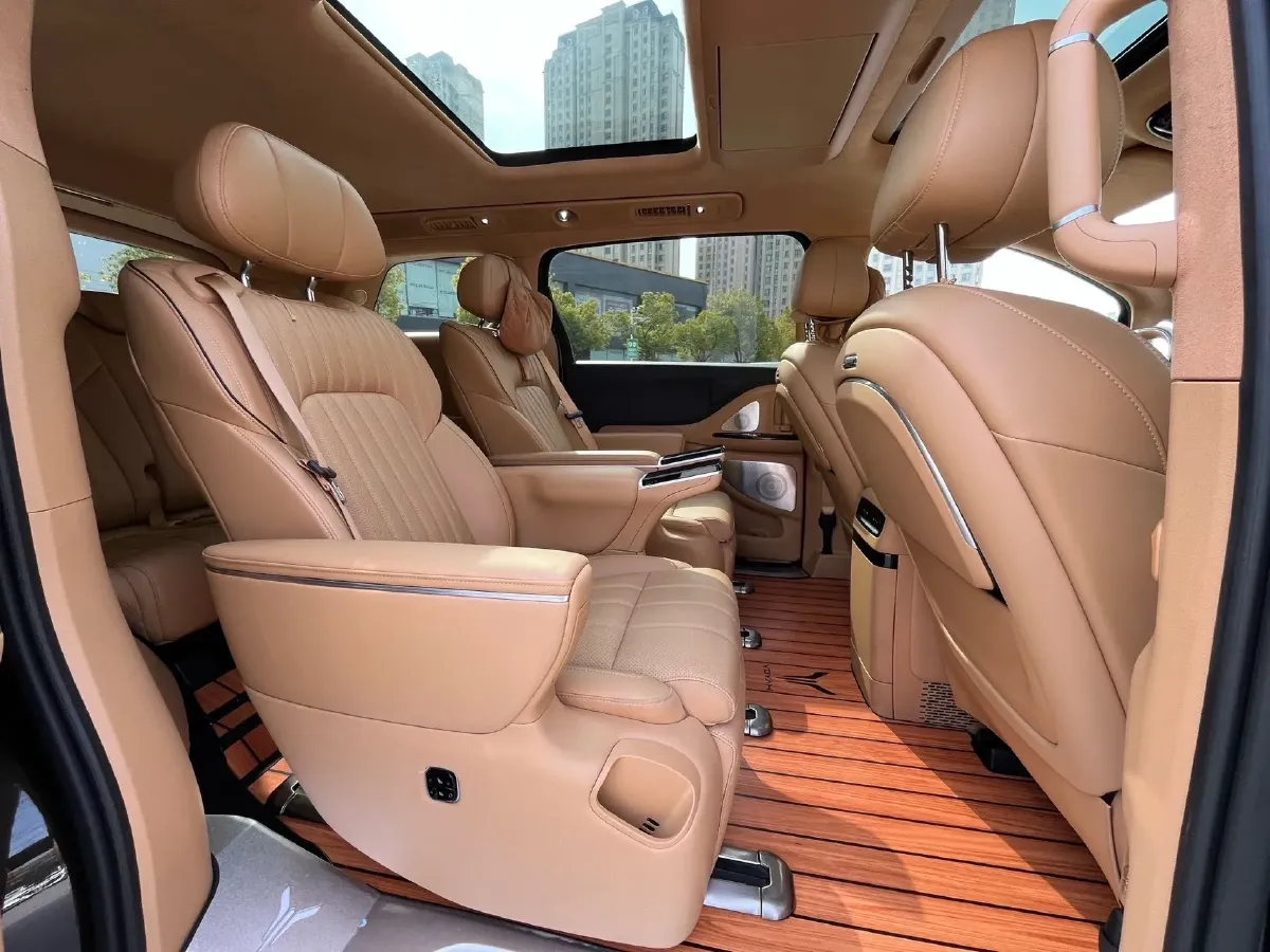 2025 Voyah Dream 1.5T 150HP L4 PHEV 41.7KWH,autocango,china used car exporter,china ev exporter,chinese used car exporter,chinese used ev exporter