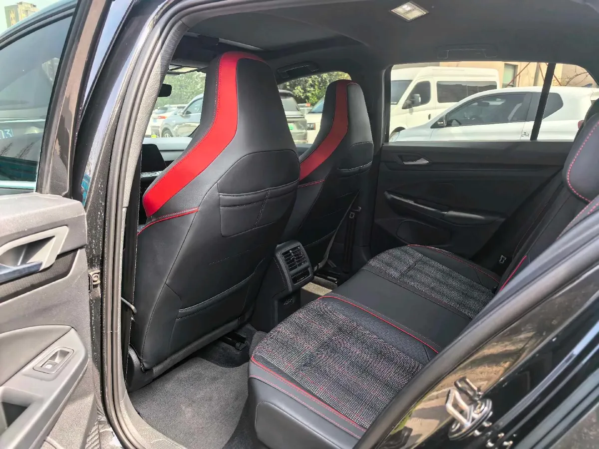 2023 Volkswagen GolfGTI 2.0T 220HP L4 7DCT,autocango,china used car exporter,china ev exporter,chinese used car exporter,chinese used ev exporter