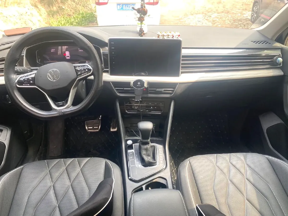 2023 Volkswagen Tiguan L 2.0T 186HP L4 7DCT,autocango,china used car exporter,china ev exporter,chinese used car exporter,chinese used ev exporter