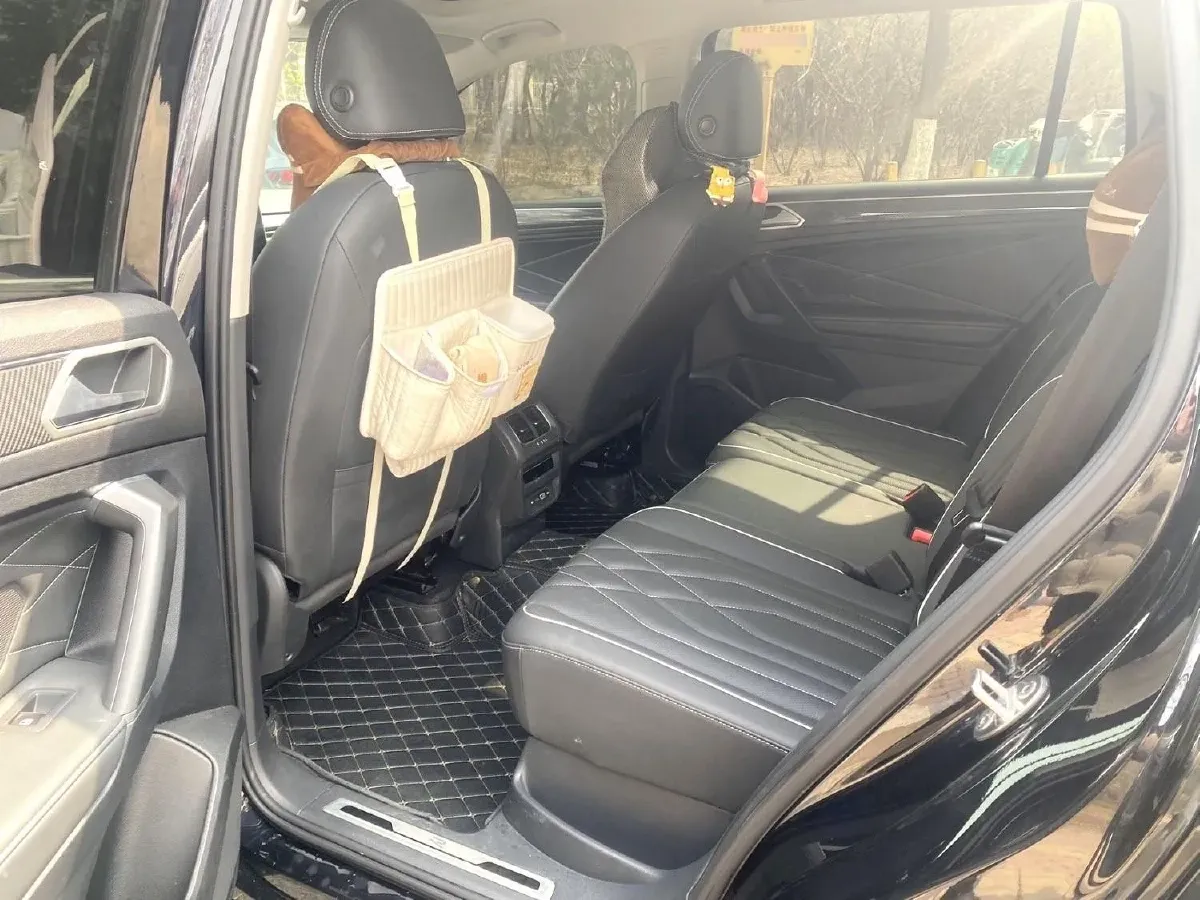 2023 Volkswagen Tiguan L 2.0T 186HP L4 7DCT,autocango,china used car exporter,china ev exporter,chinese used car exporter,chinese used ev exporter