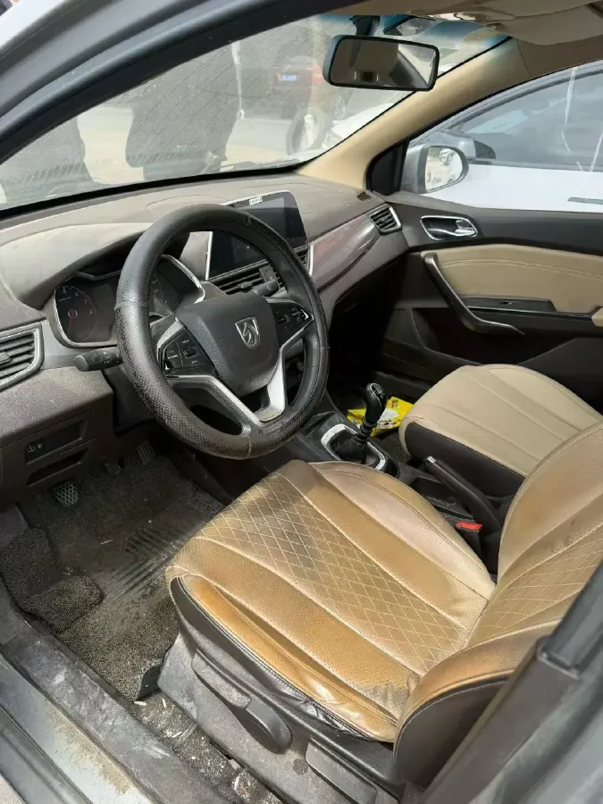 2017 BaoJun 310W 1.5L 112HP L4 6MT,autocango,china used car exporter,china ev exporter,chinese used car exporter,chinese used ev exporter