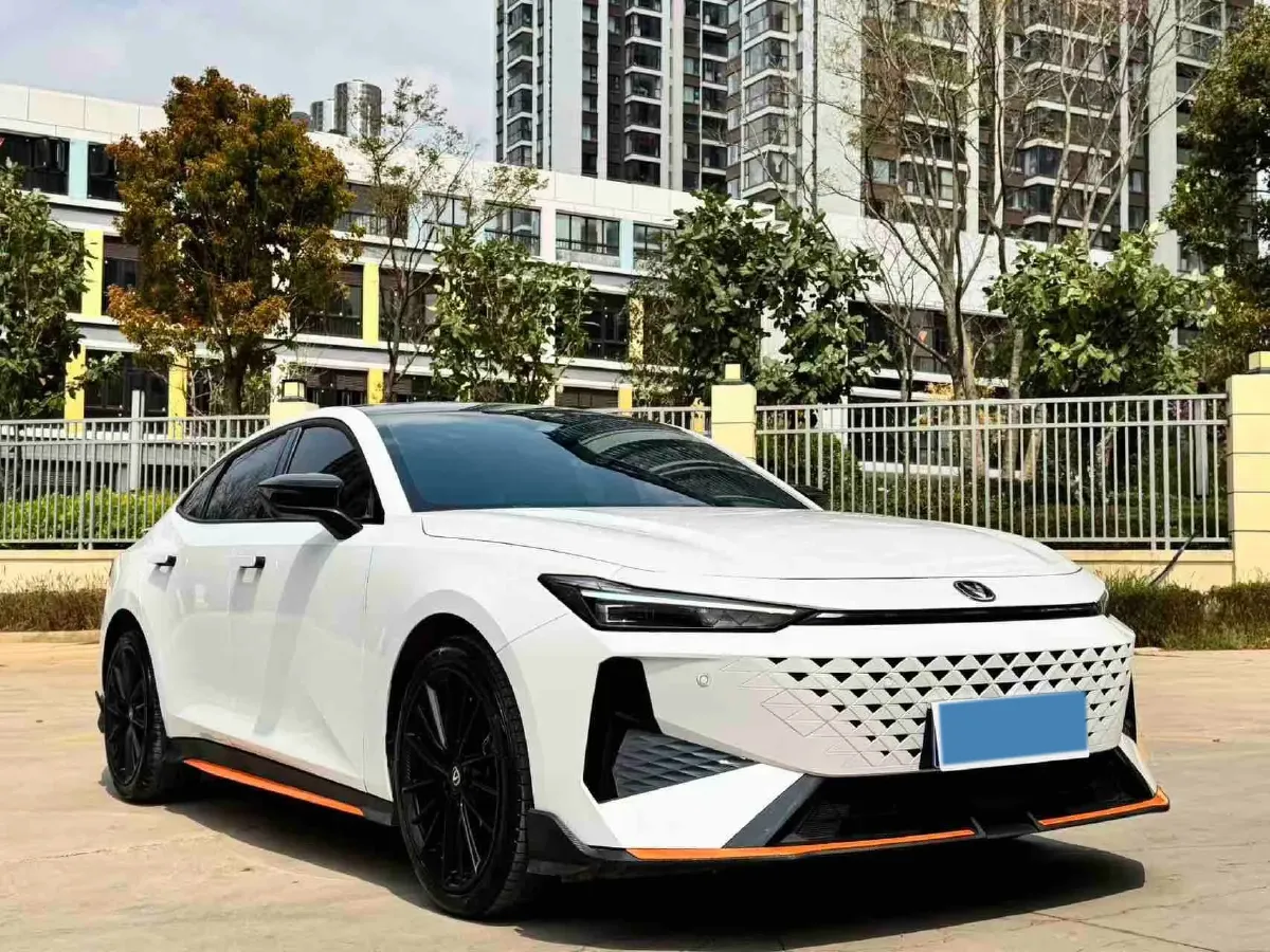 2024 ChangAn UNI-V 1.5T 188HP L4 7DCT,autocango,china used car exporter,china ev exporter,chinese used car exporter,chinese used ev exporter