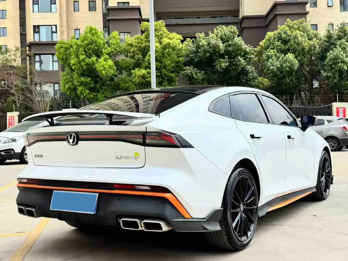 2024 ChangAn UNI-V 1.5T 188HP L4 7DCT,autocango,china used car exporter,china ev exporter,chinese used car exporter,chinese used ev exporter