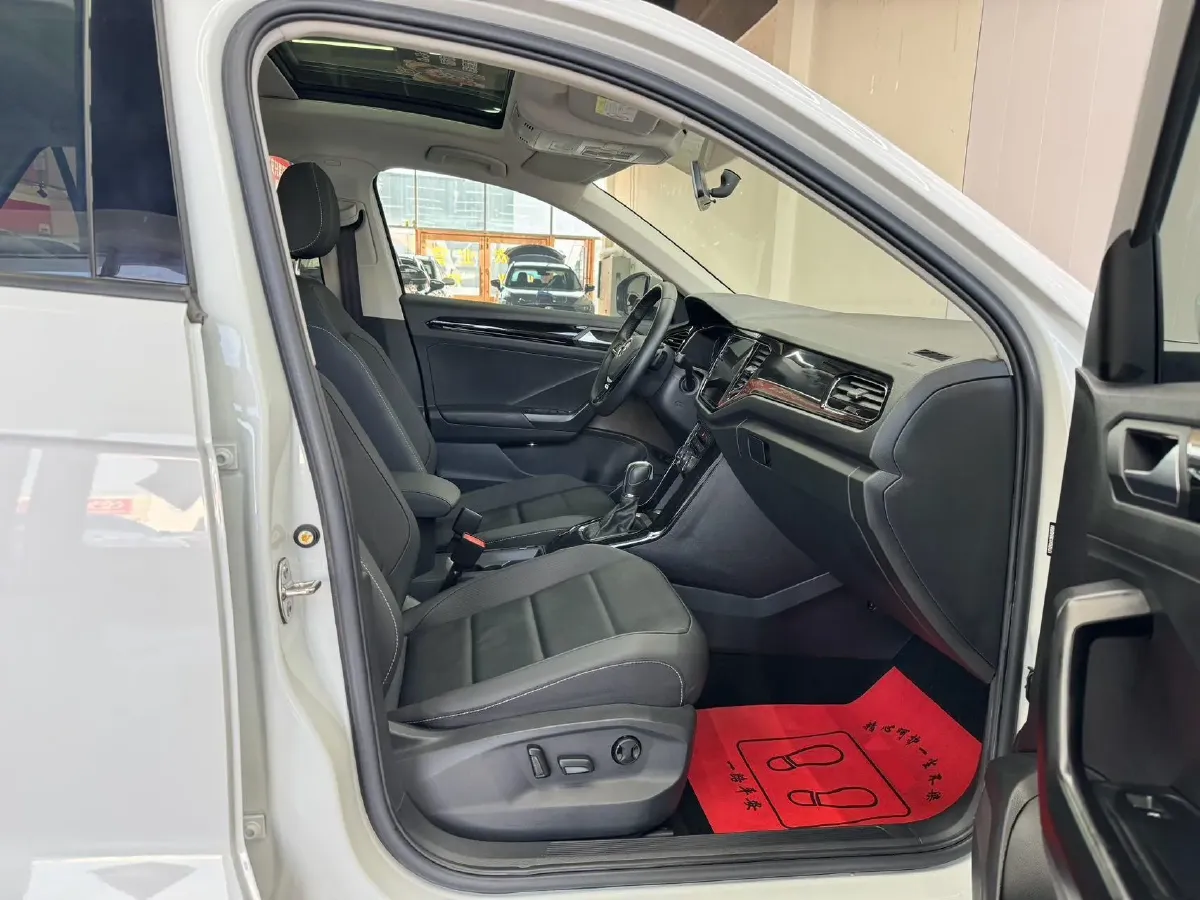 2022 Volkswagen T-Roc 1.4T 150HP L4 7DCT,autocango,china used car exporter,china ev exporter,chinese used car exporter,chinese used ev exporter