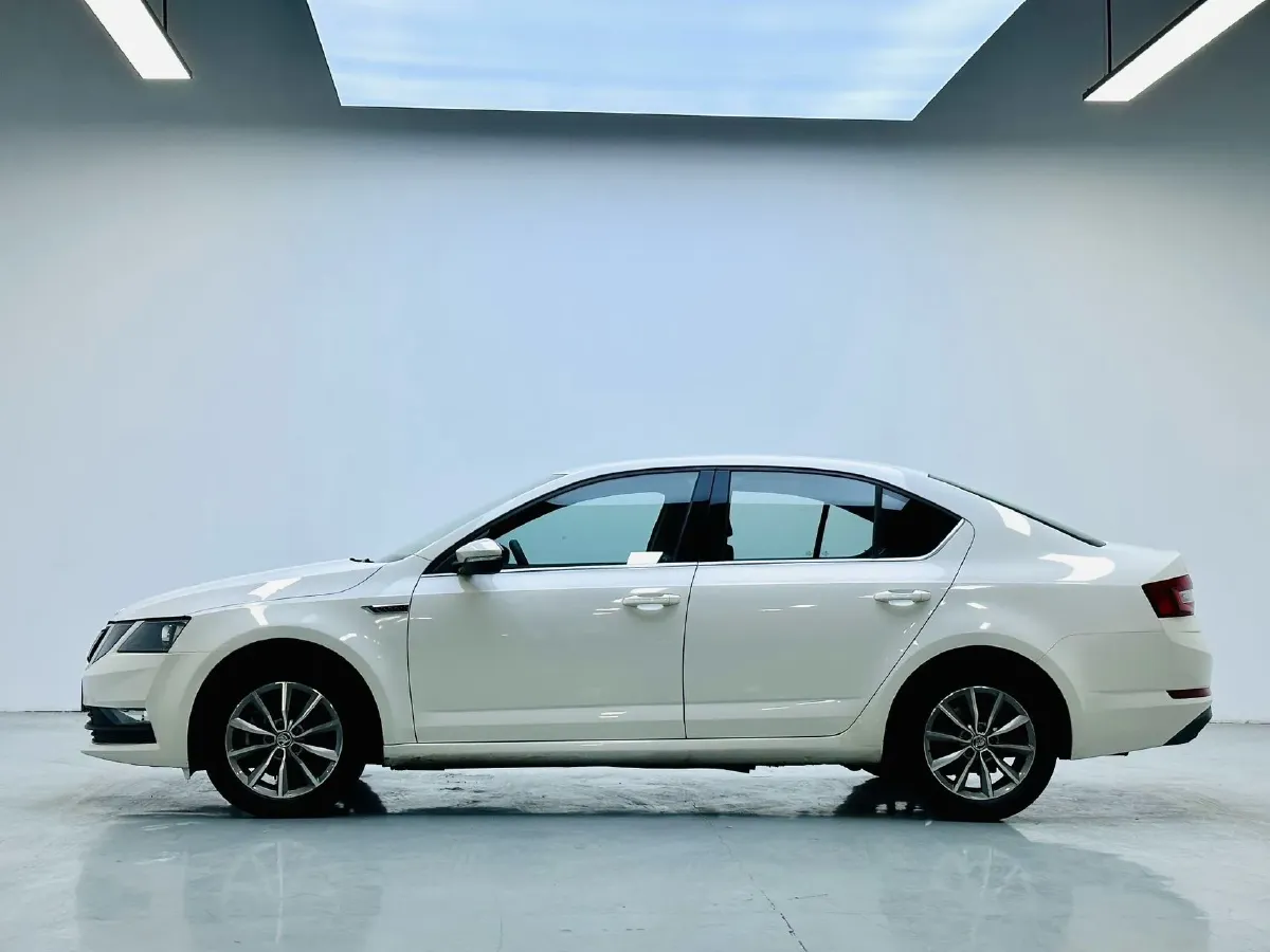 2020 Skoda Octavia 1.2T 116HP L4 7DCT,autocango,china used car exporter,china ev exporter,chinese used car exporter,chinese used ev exporter