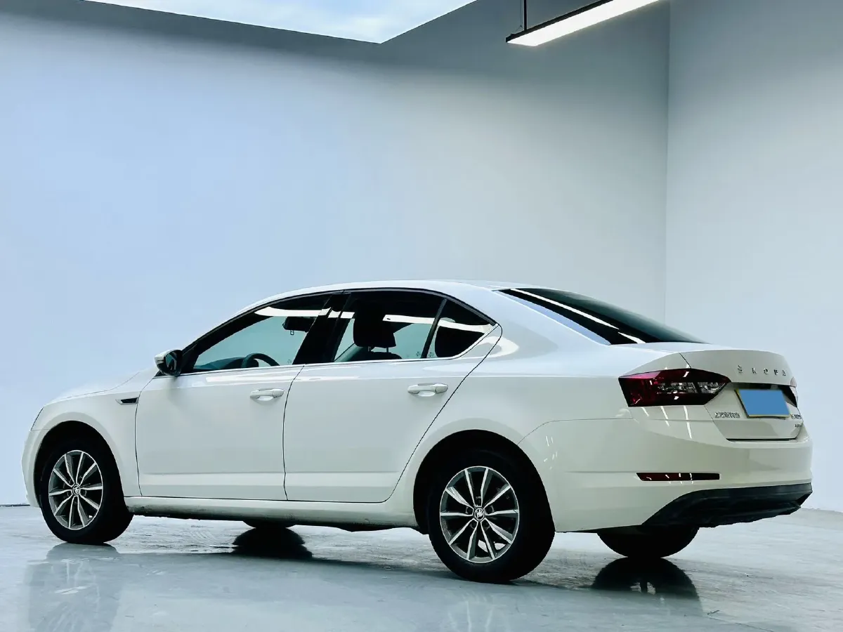2020 Skoda Octavia 1.2T 116HP L4 7DCT,autocango,china used car exporter,china ev exporter,chinese used car exporter,chinese used ev exporter