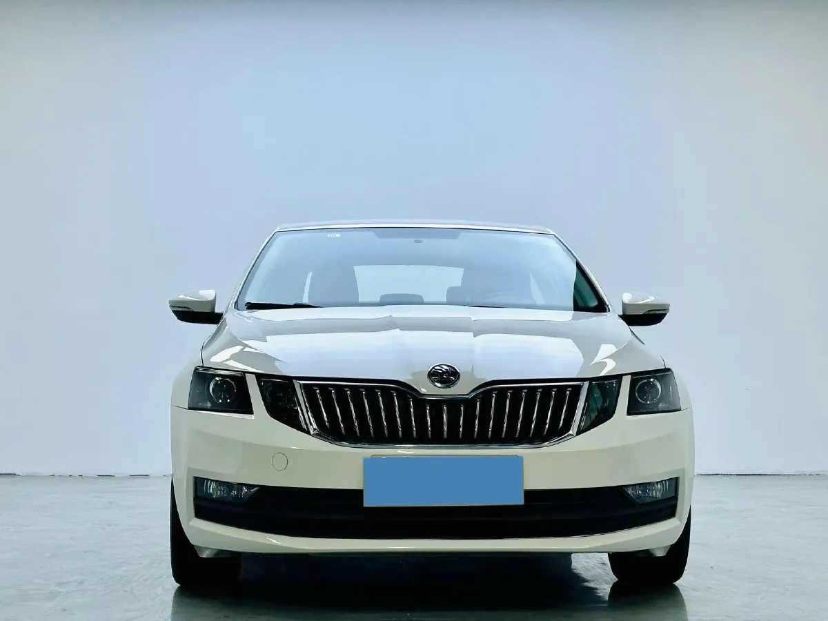 2020 Skoda Octavia 1.2T 116HP L4 7DCT,autocango,china used car exporter,china ev exporter,chinese used car exporter,chinese used ev exporter