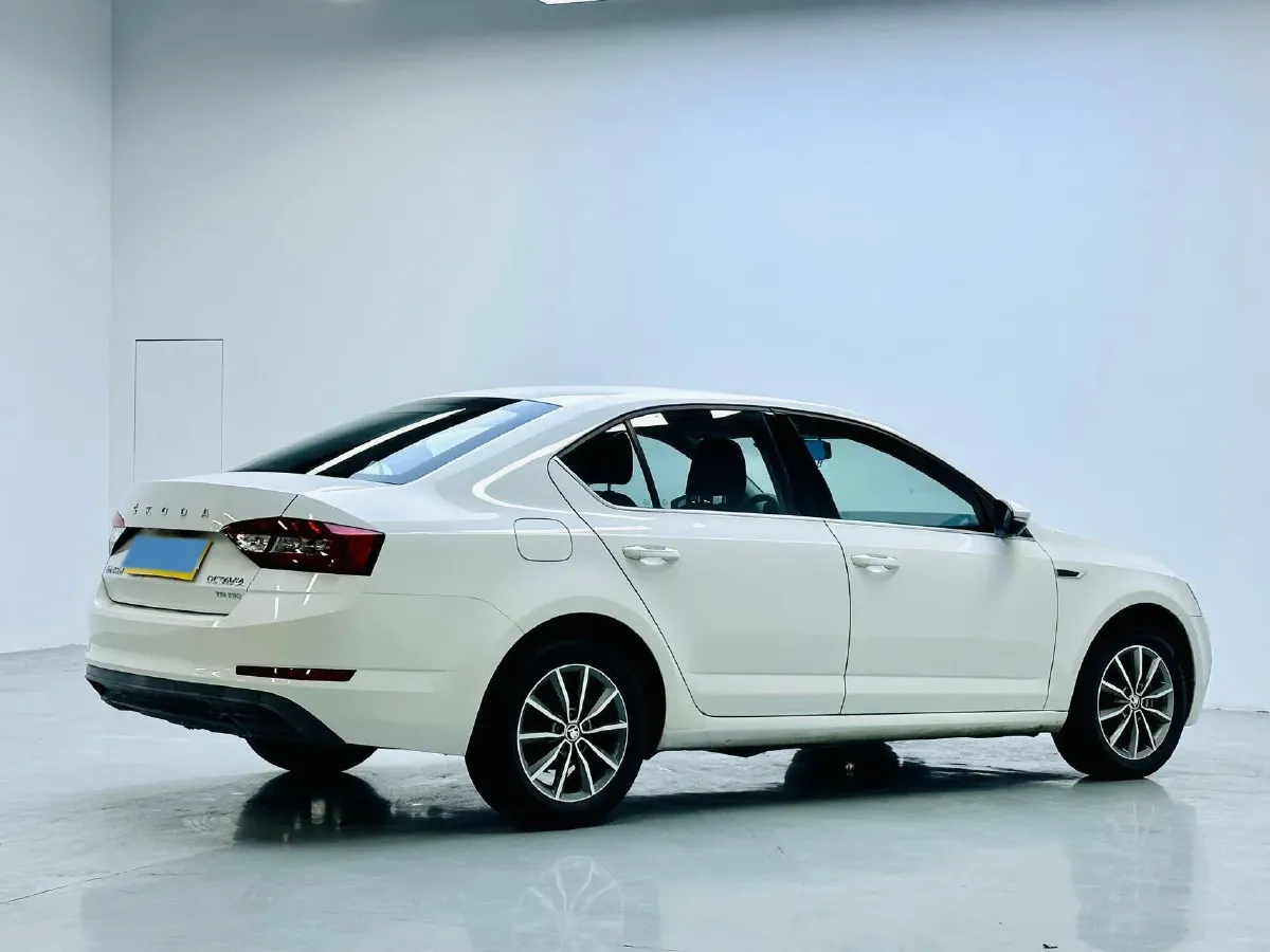 2020 Skoda Octavia 1.2T 116HP L4 7DCT,autocango,china used car exporter,china ev exporter,chinese used car exporter,chinese used ev exporter
