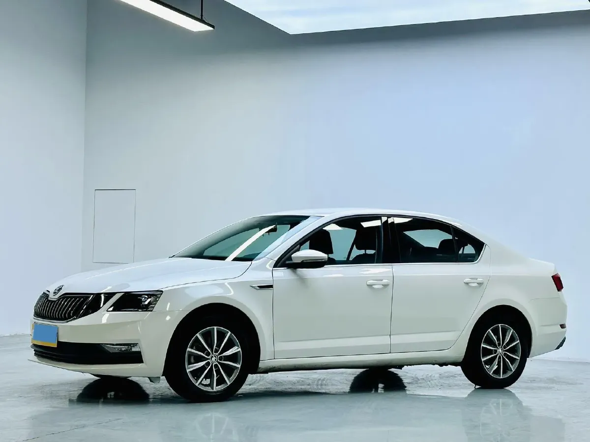 2020 Skoda Octavia 1.2T 116HP L4 7DCT,autocango,china used car exporter,china ev exporter,chinese used car exporter,chinese used ev exporter