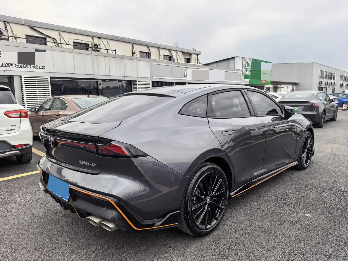 2022 ChangAn UNI-V 1.5T 188HP L4 7DCT,autocango,china used car exporter,china ev exporter,chinese used car exporter,chinese used ev exporter