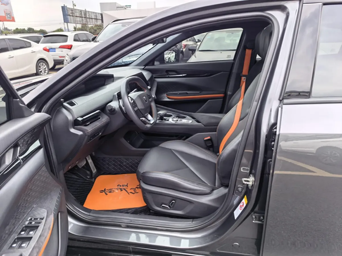 2022 ChangAn UNI-V 1.5T 188HP L4 7DCT,autocango,china used car exporter,china ev exporter,chinese used car exporter,chinese used ev exporter