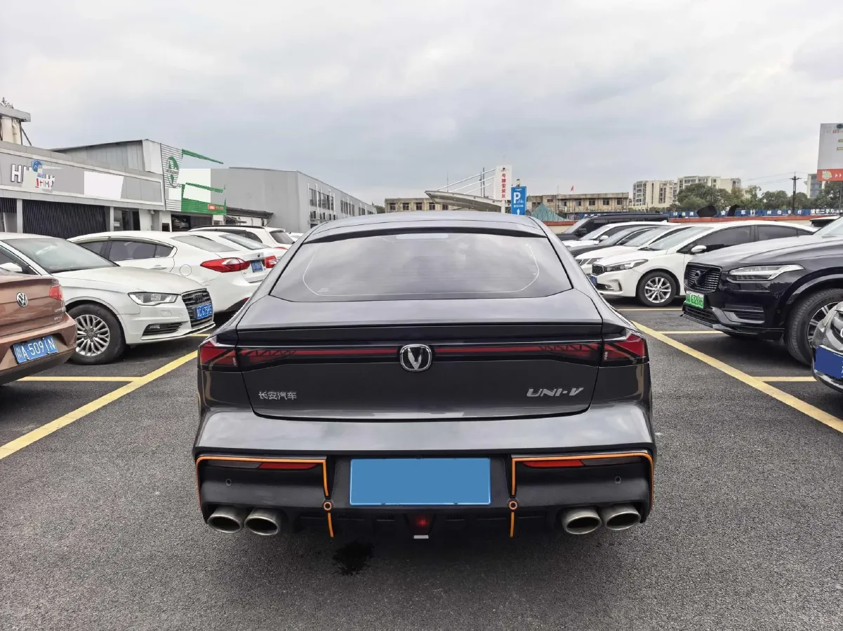 2022 ChangAn UNI-V 1.5T 188HP L4 7DCT,autocango,china used car exporter,china ev exporter,chinese used car exporter,chinese used ev exporter