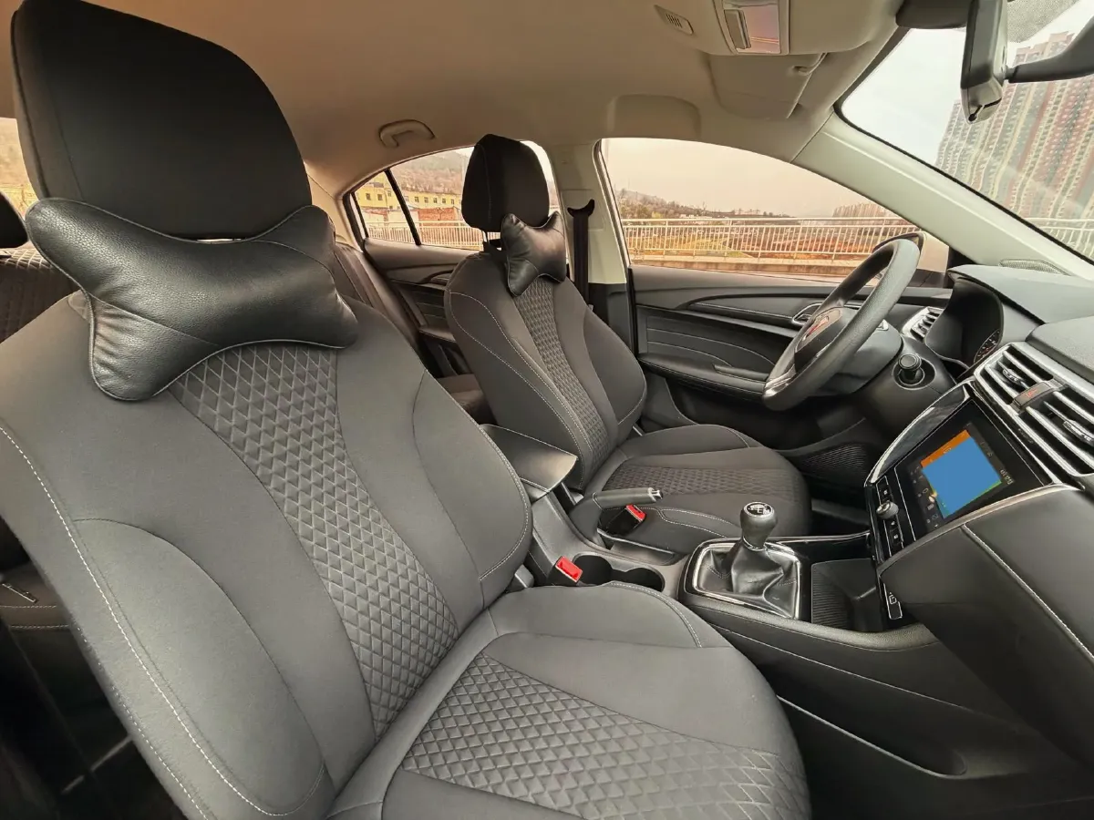 2019 Roewe i5 1.5L 120HP L4 5MT,autocango,china used car exporter,china ev exporter,chinese used car exporter,chinese used ev exporter