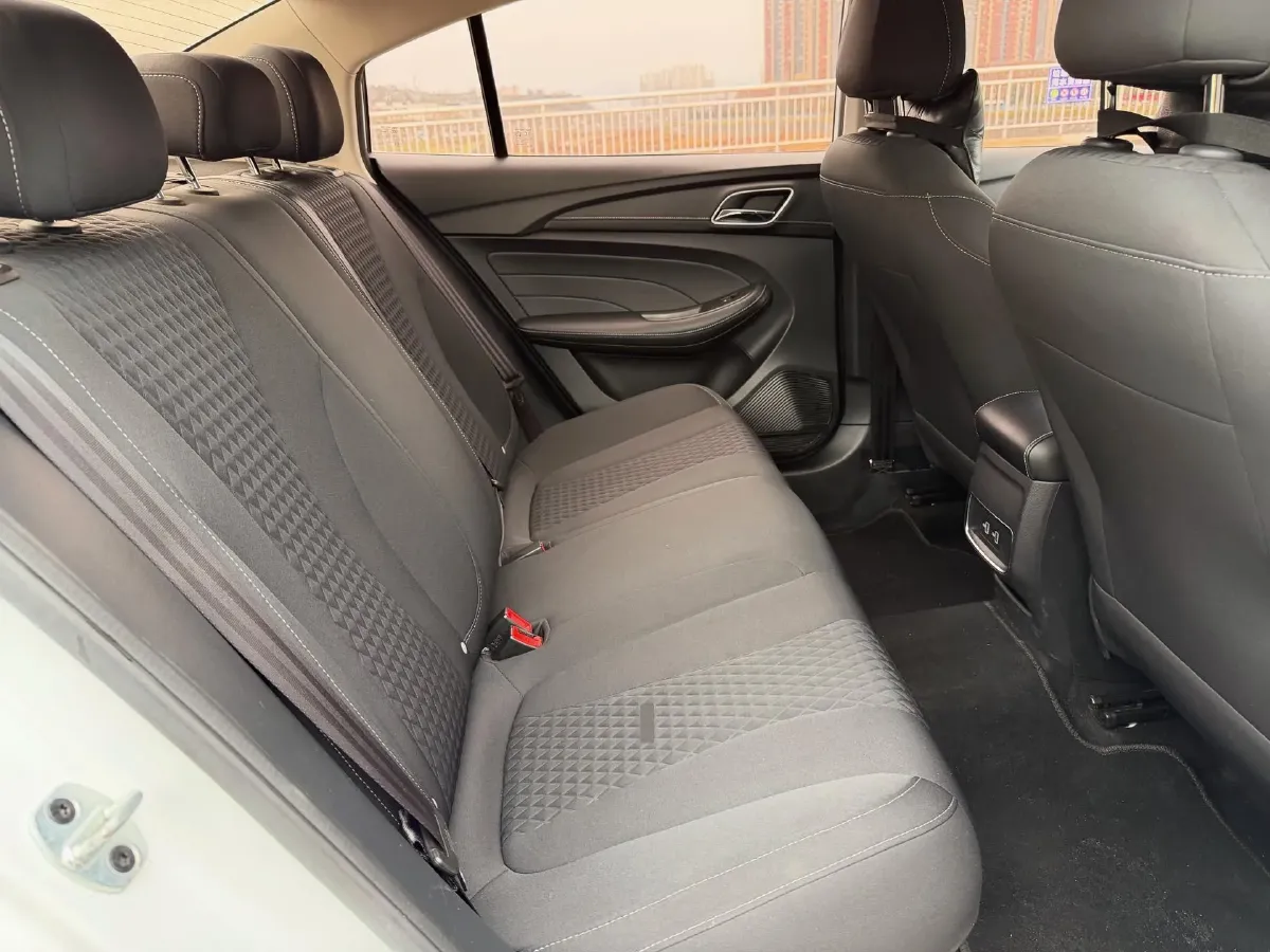 2019 Roewe i5 1.5L 120HP L4 5MT,autocango,china used car exporter,china ev exporter,chinese used car exporter,chinese used ev exporter