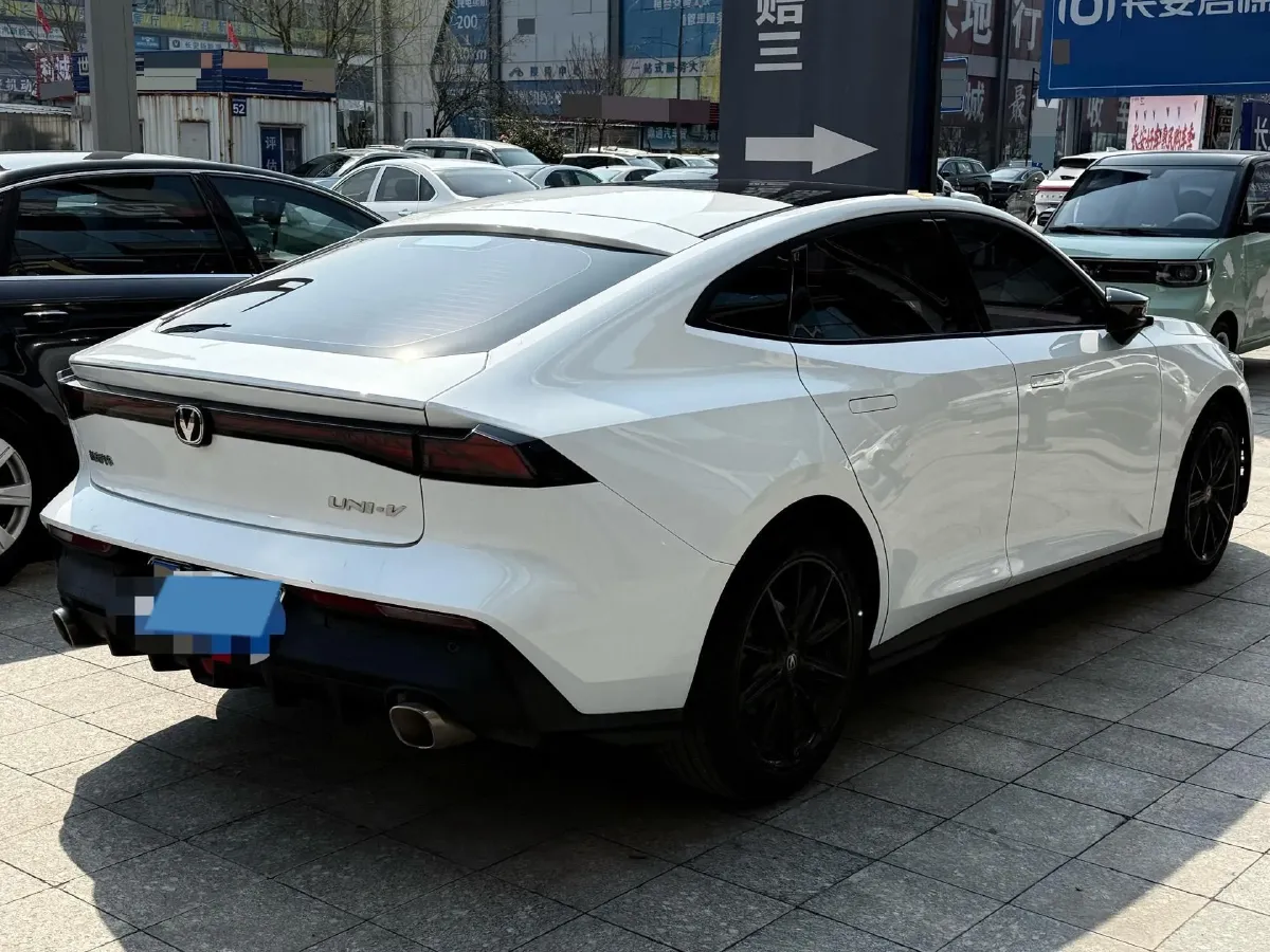 2022 ChangAn UNI-V 1.5T 188HP L4 7DCT,autocango,china used car exporter,china ev exporter,chinese used car exporter,chinese used ev exporter