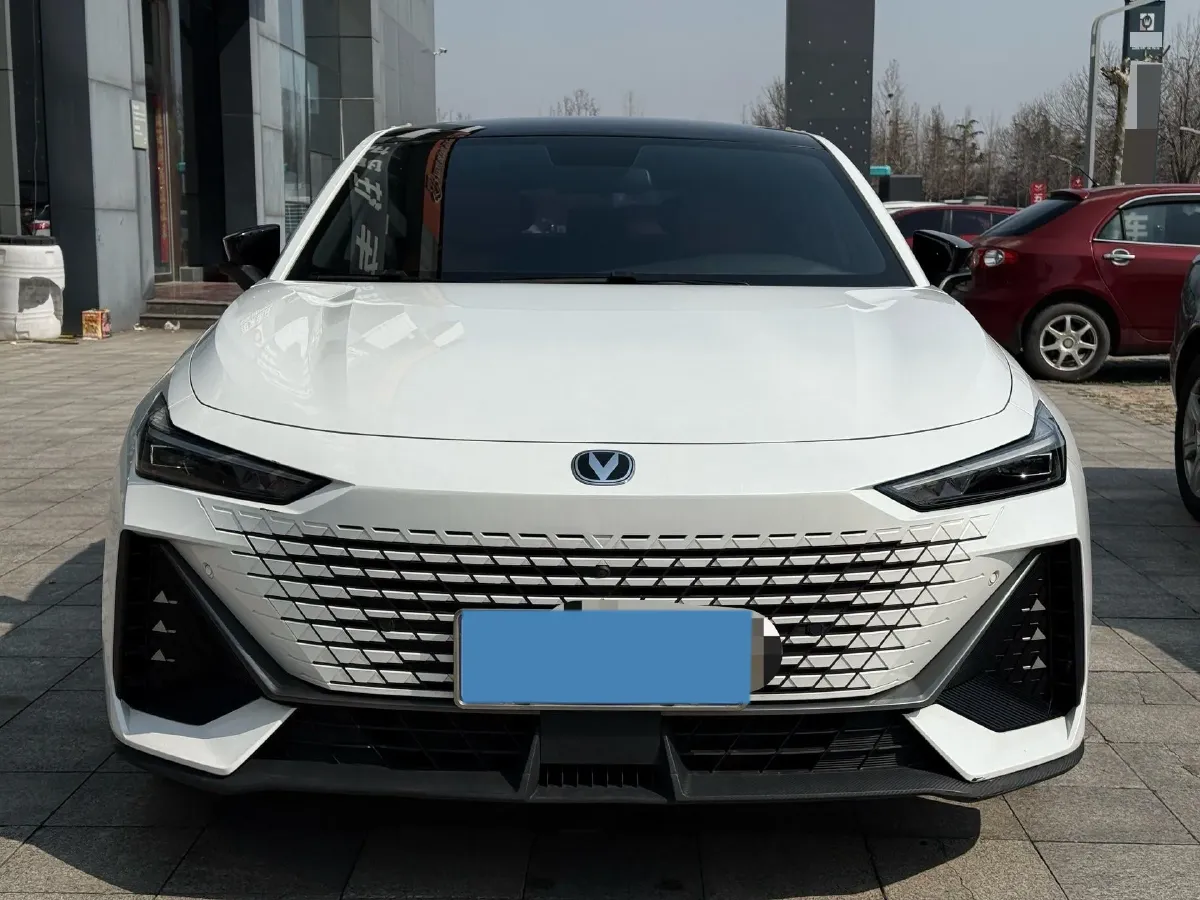 2022 ChangAn UNI-V 1.5T 188HP L4 7DCT,autocango,china used car exporter,china ev exporter,chinese used car exporter,chinese used ev exporter