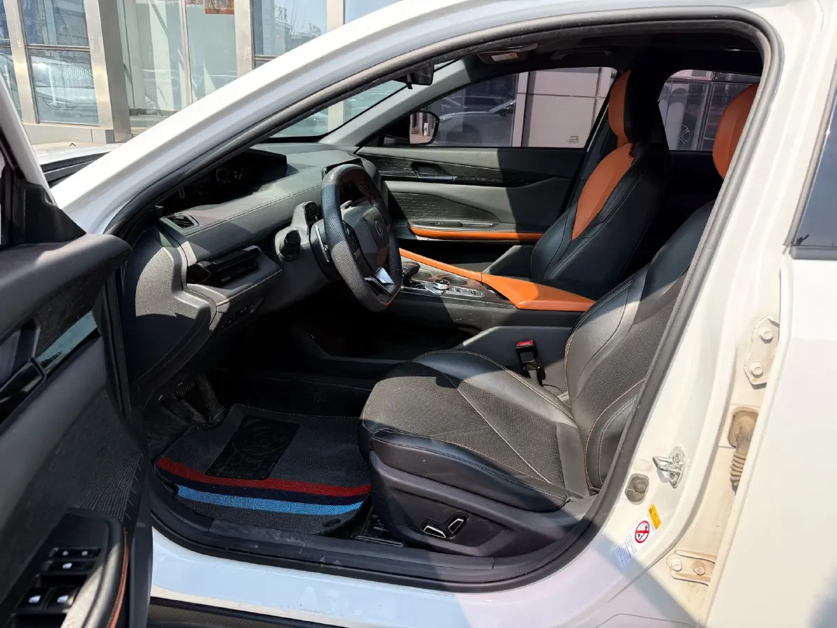 2022 ChangAn UNI-V 1.5T 188HP L4 7DCT,autocango,china used car exporter,china ev exporter,chinese used car exporter,chinese used ev exporter