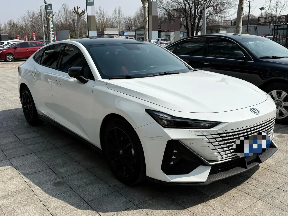 2022 ChangAn UNI-V 1.5T 188HP L4 7DCT,autocango,china used car exporter,china ev exporter,chinese used car exporter,chinese used ev exporter