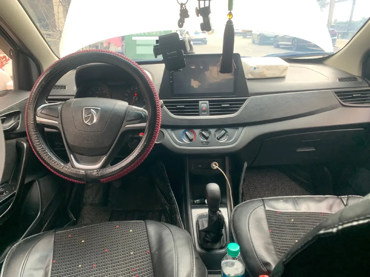 2016 BaoJun 310 1.2L 82HP L4 5MT,autocango,china used car exporter,china ev exporter,chinese used car exporter,chinese used ev exporter