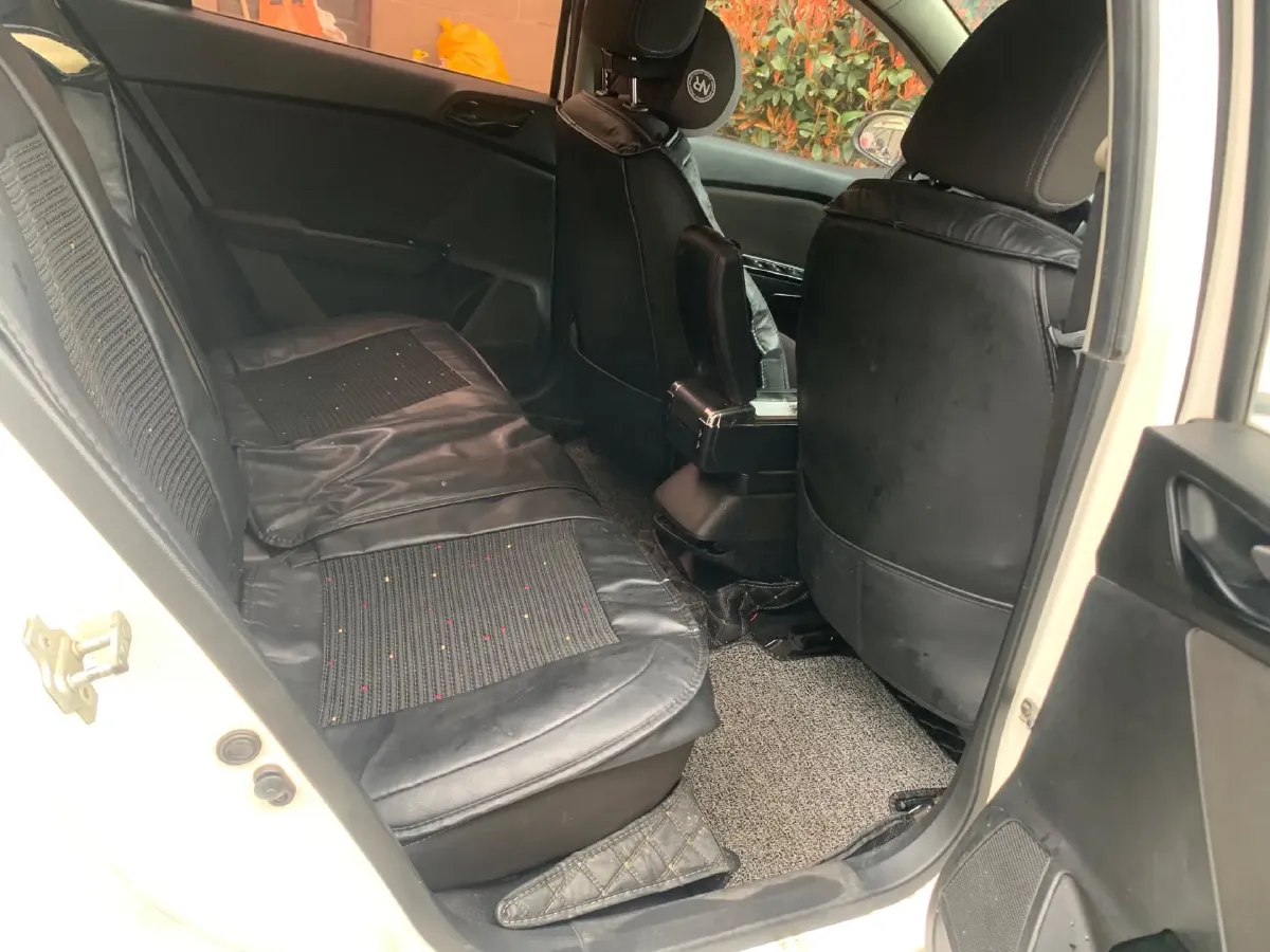 2016 BaoJun 310 1.2L 82HP L4 5MT,autocango,china used car exporter,china ev exporter,chinese used car exporter,chinese used ev exporter