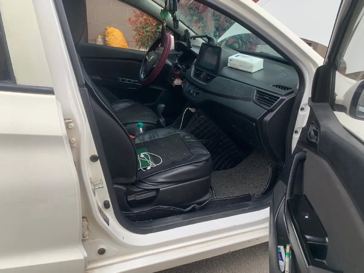 2016 BaoJun 310 1.2L 82HP L4 5MT,autocango,china used car exporter,china ev exporter,chinese used car exporter,chinese used ev exporter