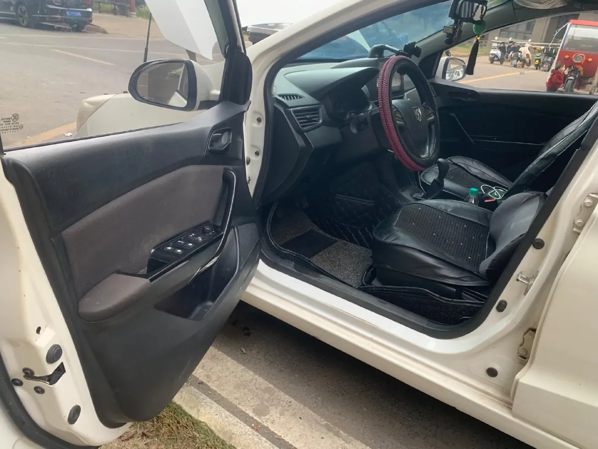 2016 BaoJun 310 1.2L 82HP L4 5MT,autocango,china used car exporter,china ev exporter,chinese used car exporter,chinese used ev exporter