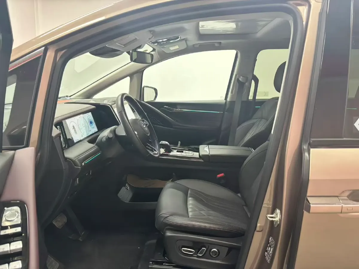 2023 GAC Trumpchi M8 2.0T 252HP L4 8AT,autocango,china used car exporter,china ev exporter,chinese used car exporter,chinese used ev exporter