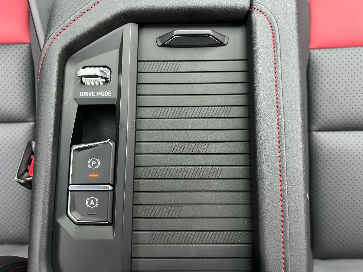 2020 LYNK&CO 06 1.5T 177HP L3 7DCT,autocango,china used car exporter,china ev exporter,chinese used car exporter,chinese used ev exporter