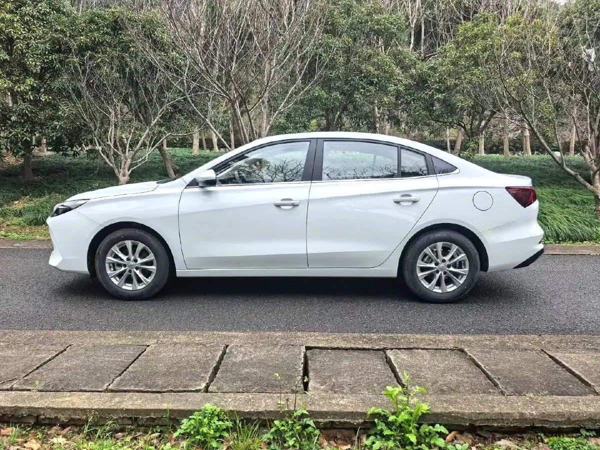 2024 Roewe i5 1.5L 129HP L4 CVT,autocango,china used car exporter,china ev exporter,chinese used car exporter,chinese used ev exporter