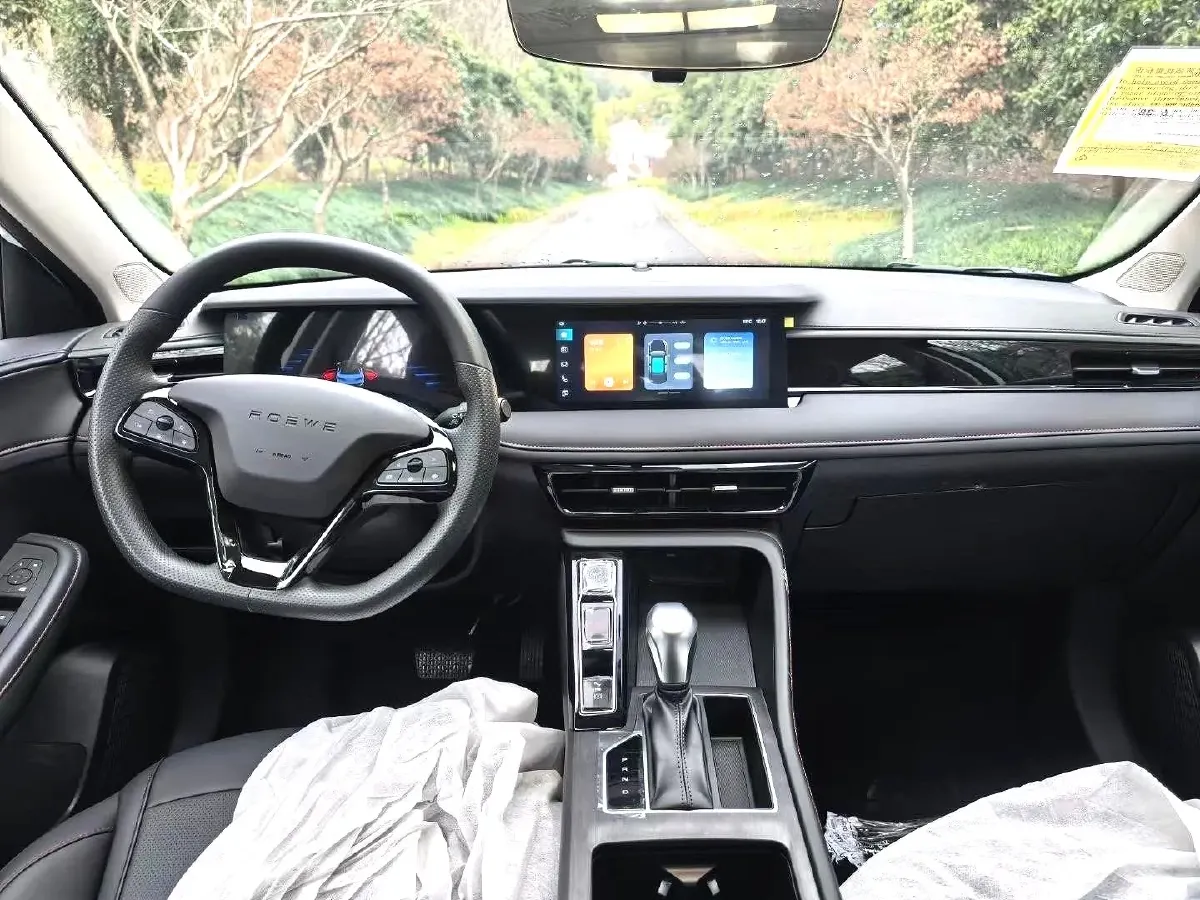 2024 Roewe i5 1.5L 129HP L4 CVT,autocango,china used car exporter,china ev exporter,chinese used car exporter,chinese used ev exporter