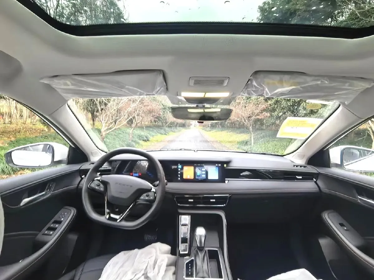 2024 Roewe i5 1.5L 129HP L4 CVT,autocango,china used car exporter,china ev exporter,chinese used car exporter,chinese used ev exporter