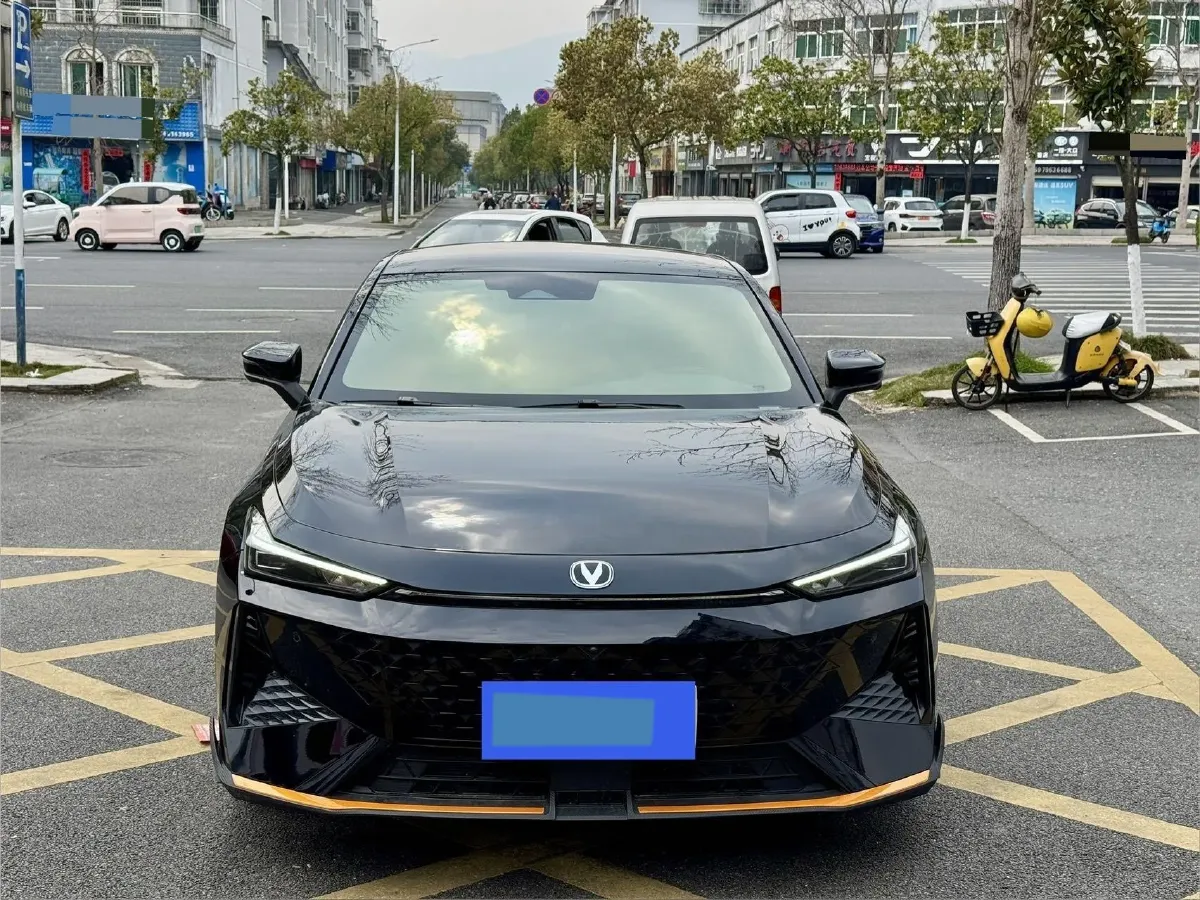 2024 ChangAn UNI-V 1.5T 188HP L4 7DCT,autocango,china used car exporter,china ev exporter,chinese used car exporter,chinese used ev exporter