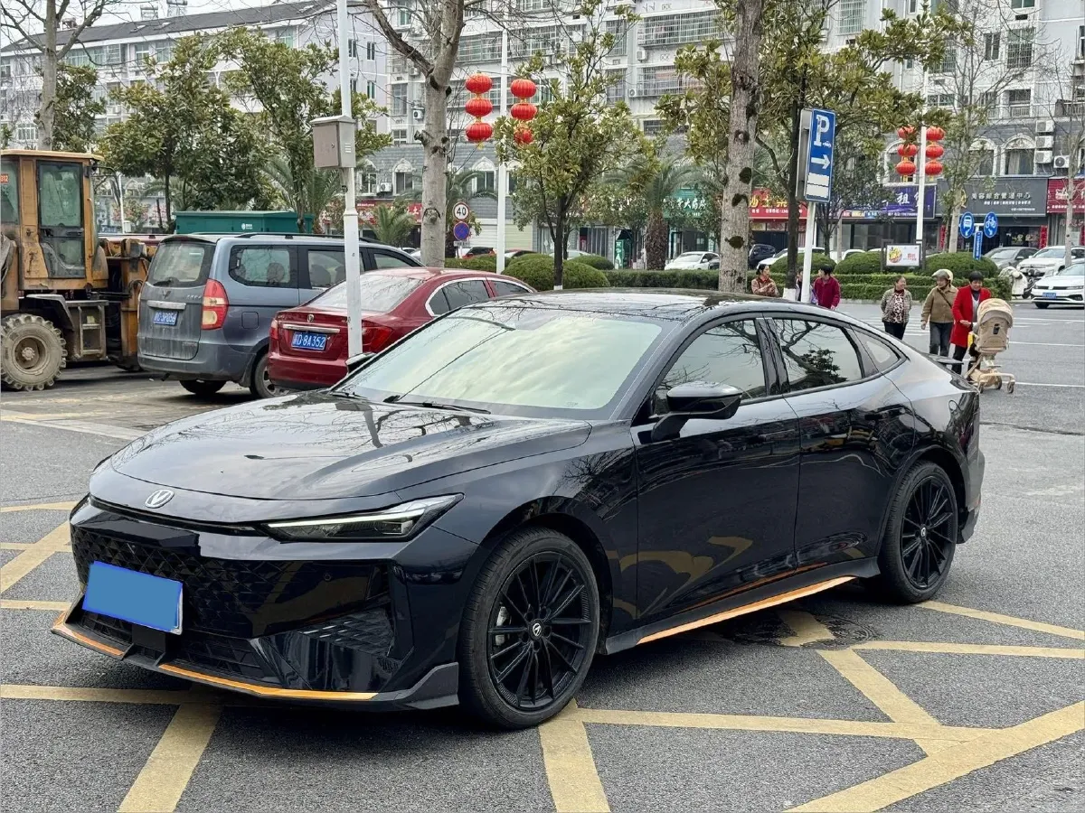 2024 ChangAn UNI-V 1.5T 188HP L4 7DCT,autocango,china used car exporter,china ev exporter,chinese used car exporter,chinese used ev exporter