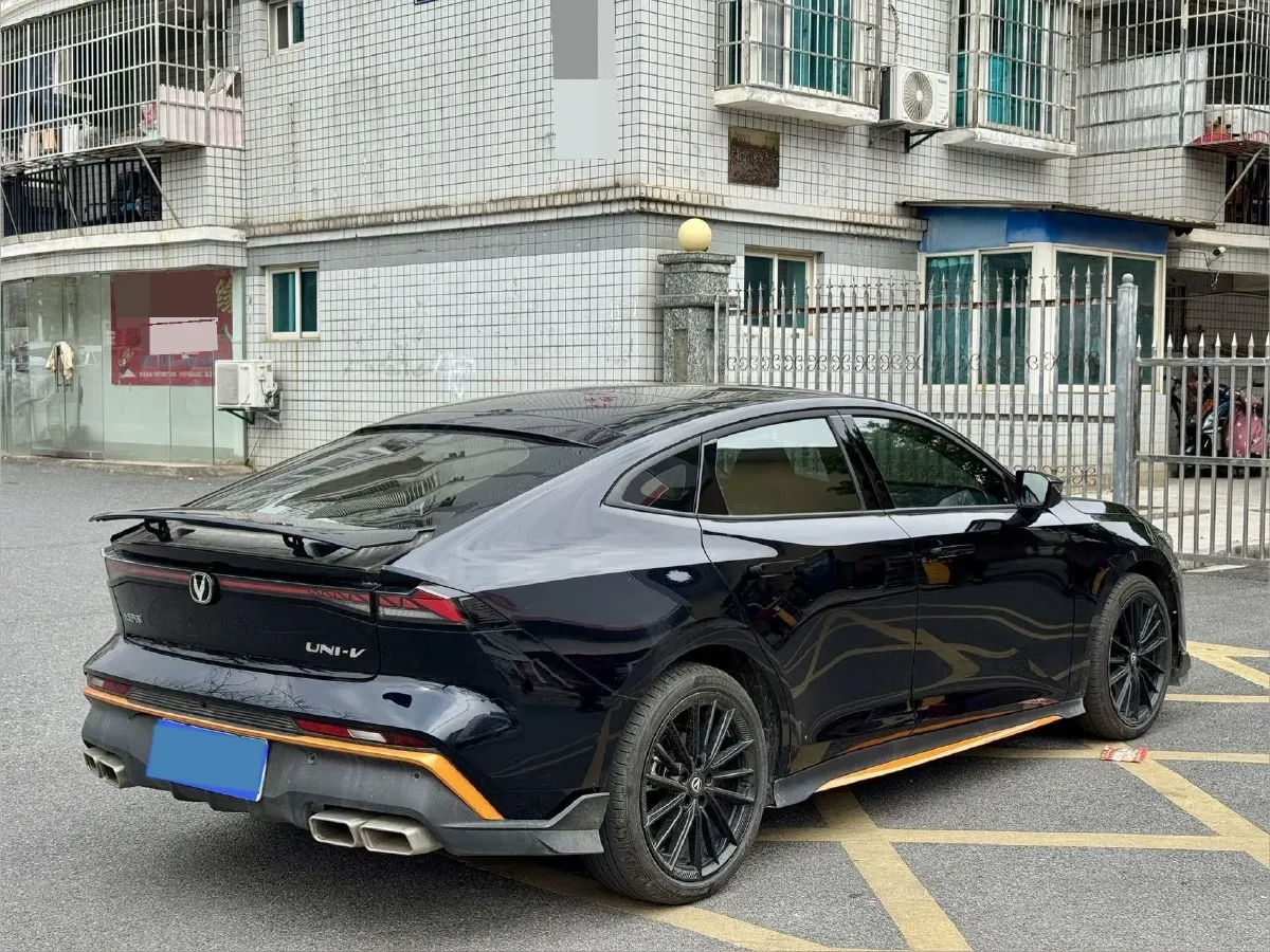2024 ChangAn UNI-V 1.5T 188HP L4 7DCT,autocango,china used car exporter,china ev exporter,chinese used car exporter,chinese used ev exporter