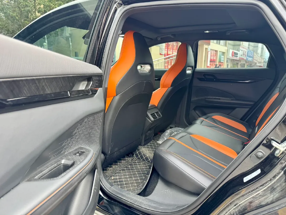 2024 ChangAn UNI-V 1.5T 188HP L4 7DCT,autocango,china used car exporter,china ev exporter,chinese used car exporter,chinese used ev exporter