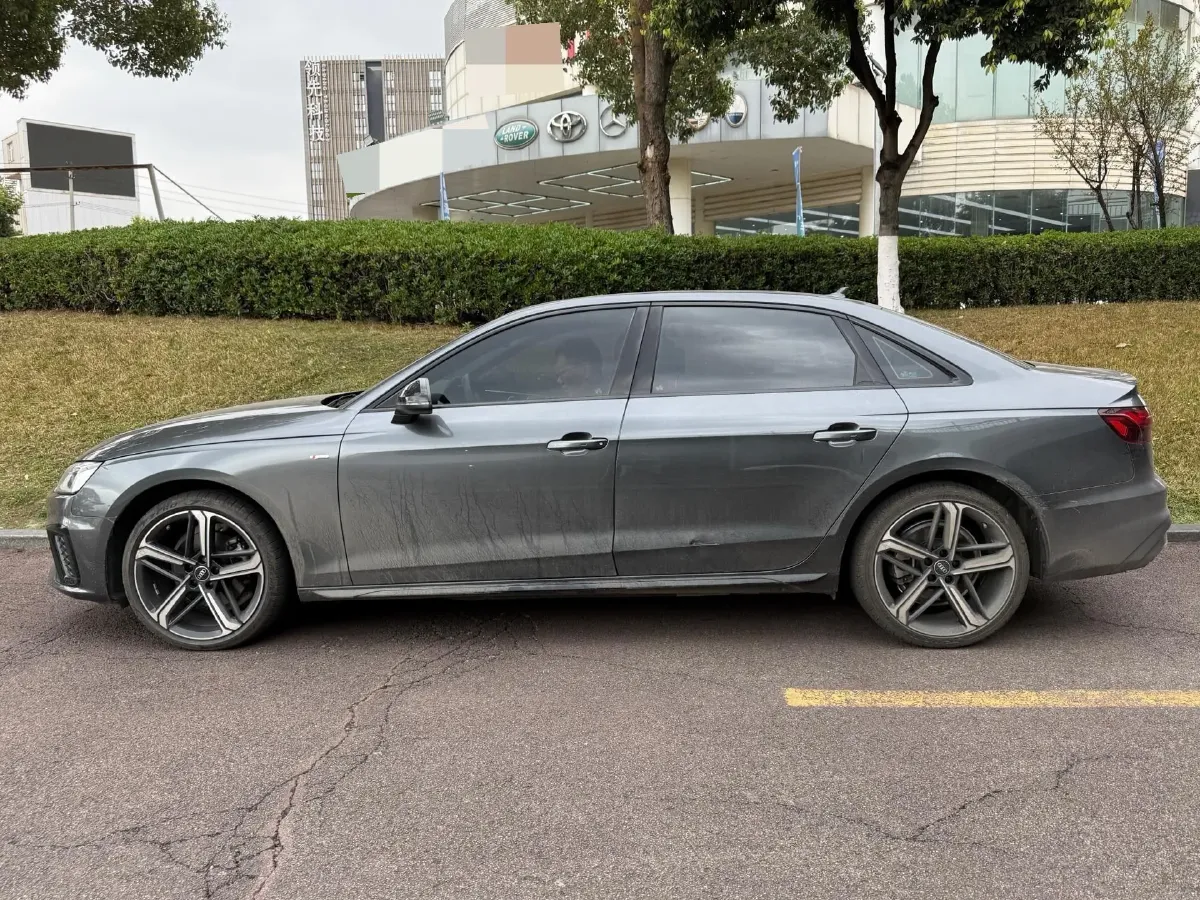 2024 Audi A4L 2.0T 190HP L4 7DCT,autocango,china used car exporter,china ev exporter,chinese used car exporter,chinese used ev exporter