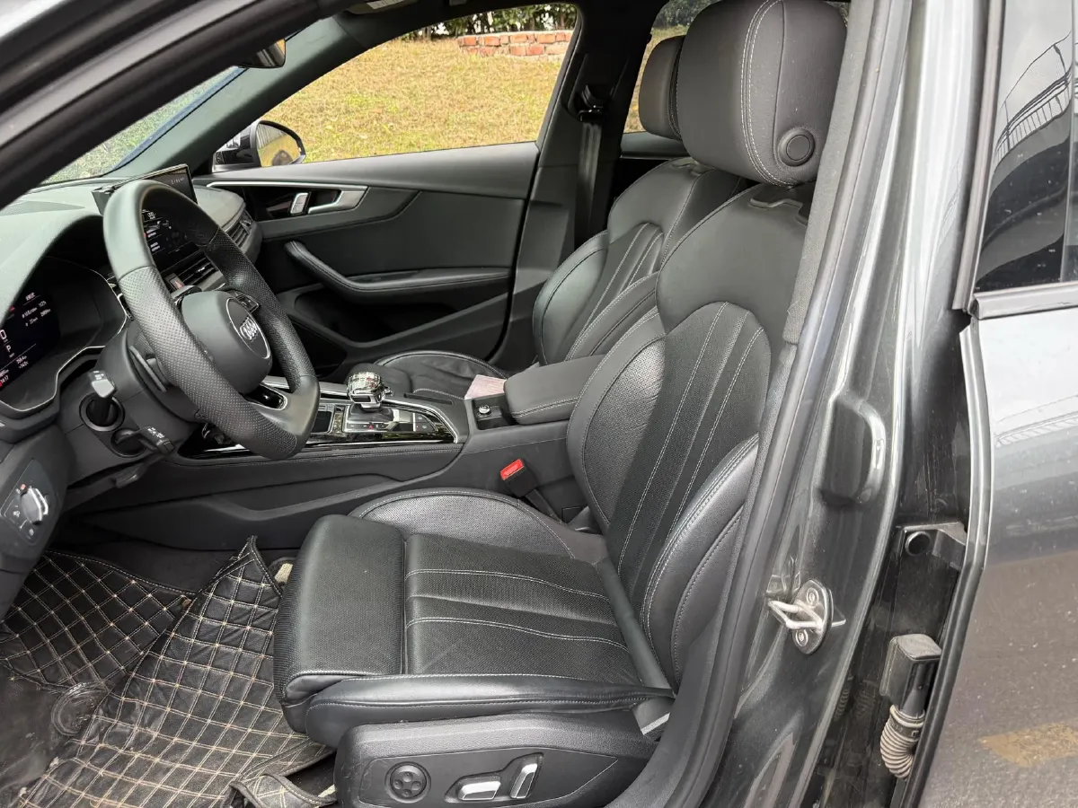 2024 Audi A4L 2.0T 190HP L4 7DCT,autocango,china used car exporter,china ev exporter,chinese used car exporter,chinese used ev exporter