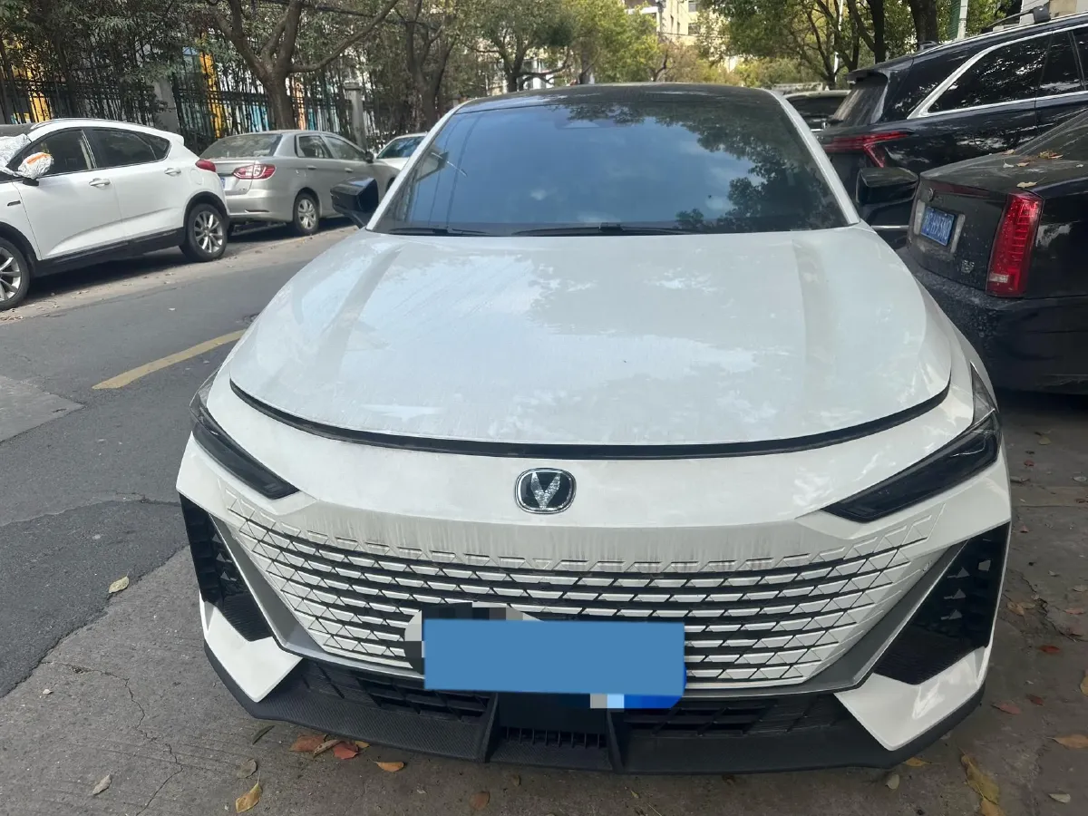 2022 ChangAn UNI-V 1.5T 188HP L4 7DCT,autocango,china used car exporter,china ev exporter,chinese used car exporter,chinese used ev exporter