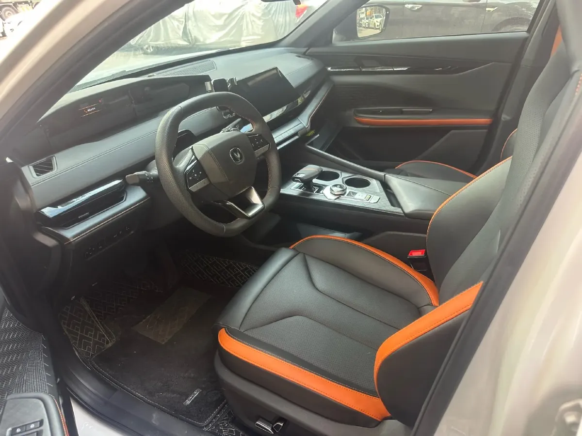 2022 ChangAn UNI-V 1.5T 188HP L4 7DCT,autocango,china used car exporter,china ev exporter,chinese used car exporter,chinese used ev exporter