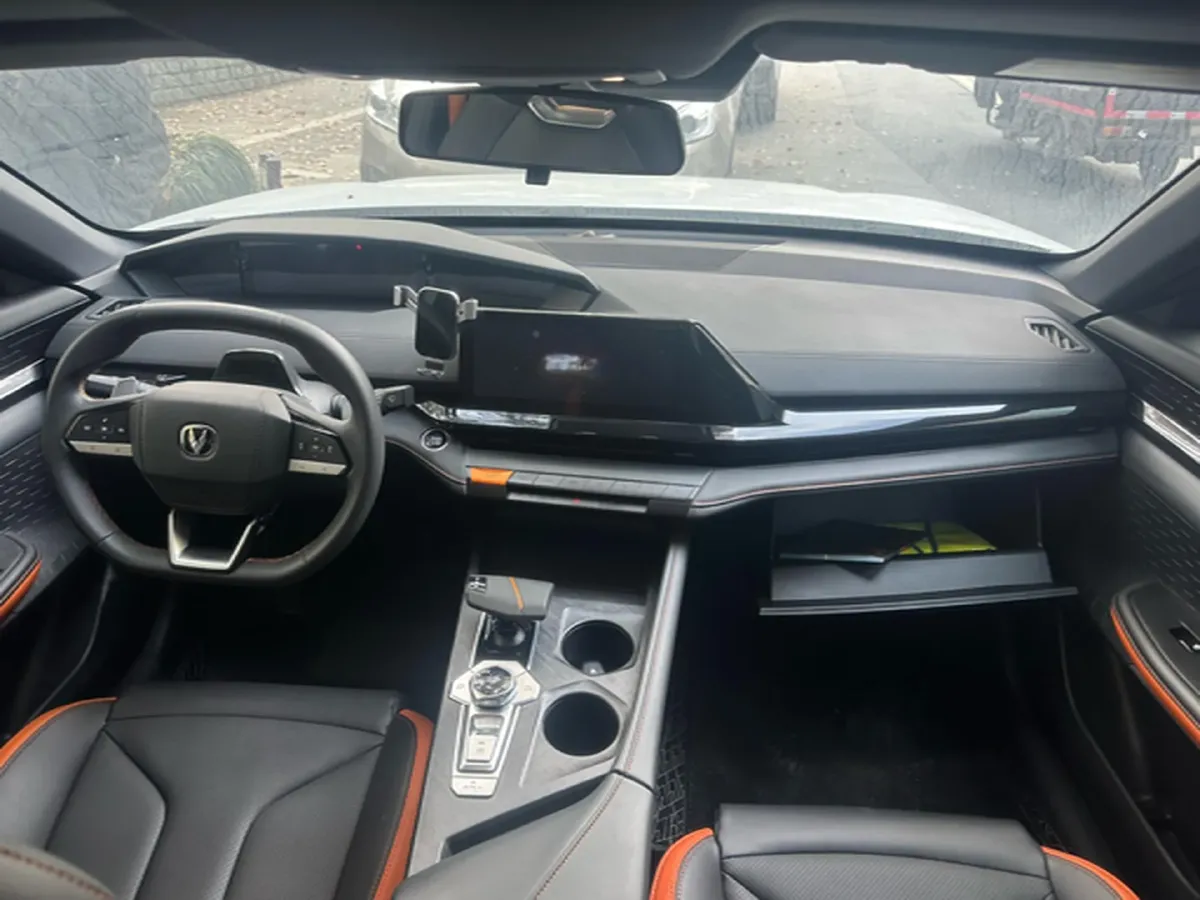 2022 ChangAn UNI-V 1.5T 188HP L4 7DCT,autocango,china used car exporter,china ev exporter,chinese used car exporter,chinese used ev exporter