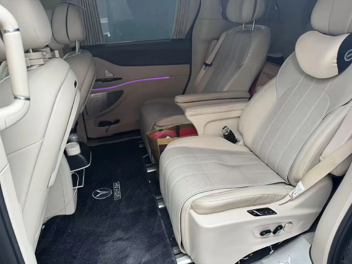 2024 Voyah Dream 1.5T 150HP L4 PHEV 43KWH,autocango,china used car exporter,china ev exporter,chinese used car exporter,chinese used ev exporter